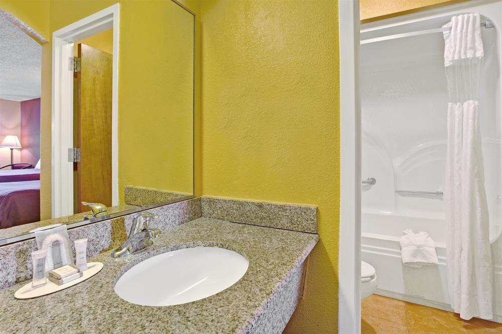 Howard Johnson By Wyndham Rock Hill Esterno foto